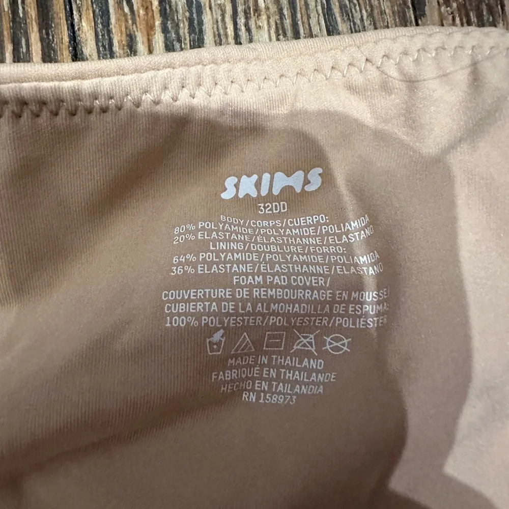 SKIMS NWT FITS EVERYBODY FULL COVERAGE BACK SMOOTHER BRA 32DD Clay - Picture 3 of 4